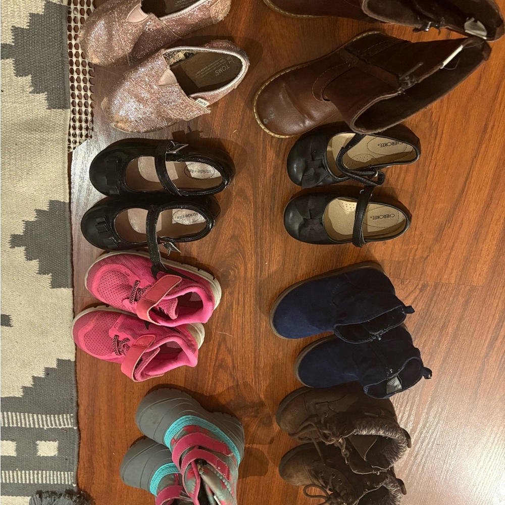 Kids Shoes & boots - Pink, Brown, Black, Blue - Gap, Nike, Stride Rite, Tom, etc
